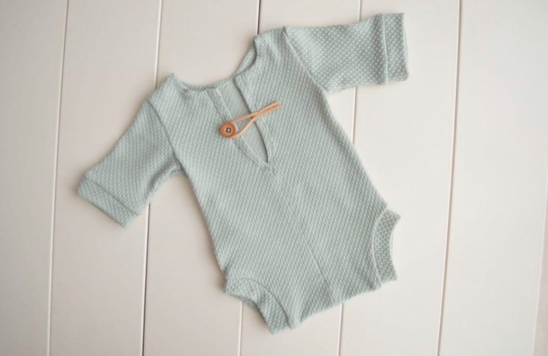 Newborn boy photo prop romper pale teal. Baby boy bodysuit first picture prop - 其他 - 其他材質 藍色