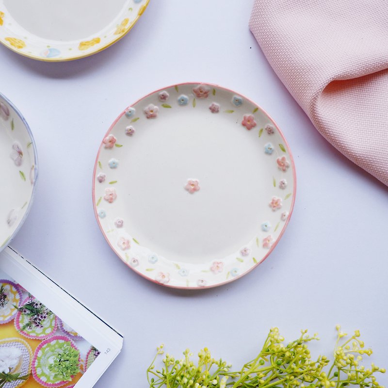 Little flower relief | Hand painted porcelain plate - Small Plates & Saucers - Pottery Pink