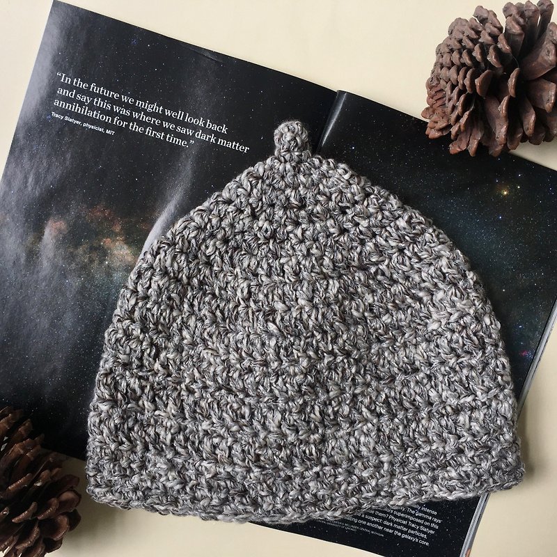 Crochet Beanie in sparkling silver wool blend - หมวก - ขนแกะ สีเงิน