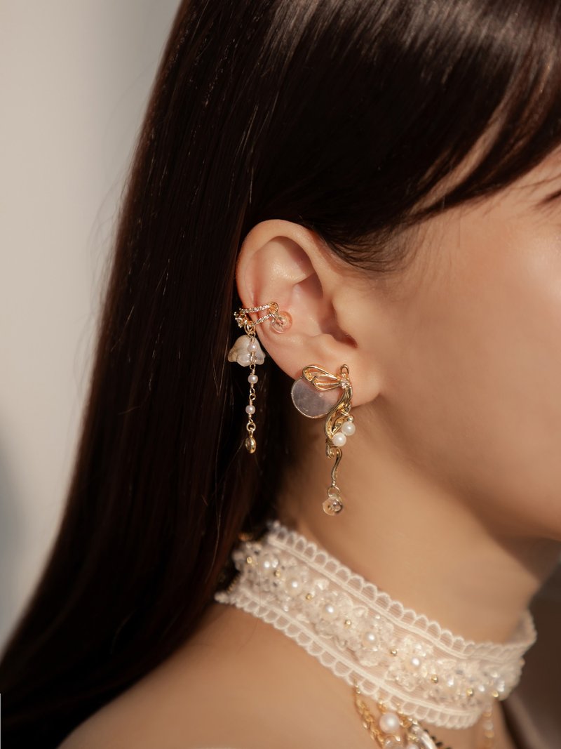 落葉微光。MUCHAT手作14KGP鋯石鈴蘭花耳骨夾 (單支) - 耳環/耳夾/耳骨夾 - 其他金屬 多色