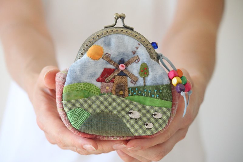 Kiss Lock Handbag, Quilted Bag for Cosmetic With Mill, Fabric Coin Wallet - 化妝包/收納袋 - 其他材質 多色