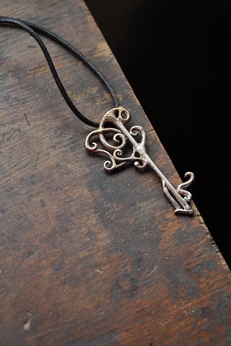 The door that hasn’t been opened for a long time_The Key series sterling silver pendant / fern key - สร้อยคอ - โลหะ สีเงิน