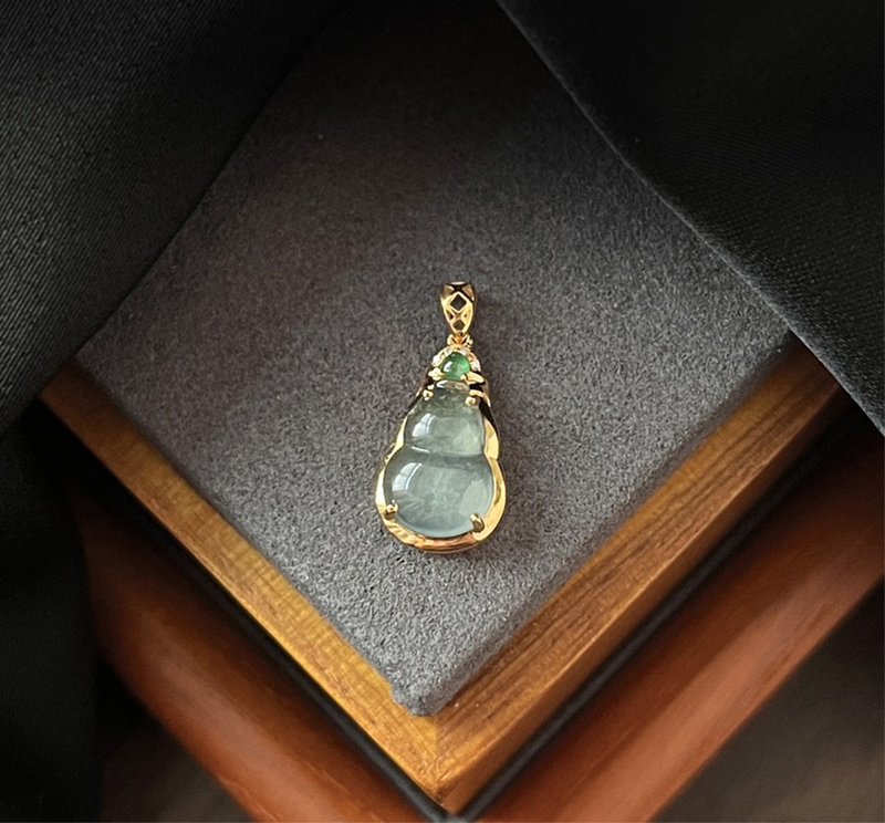 18K [Oriental Fulu] Precious-grade ice-transparent luminous jade gourd/jade pendant/jewelry - Necklaces - Jade Transparent