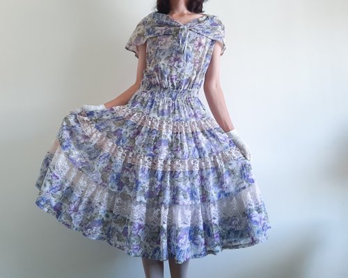 70年代ヴィンテージのブルーとパープルの花柄コットン