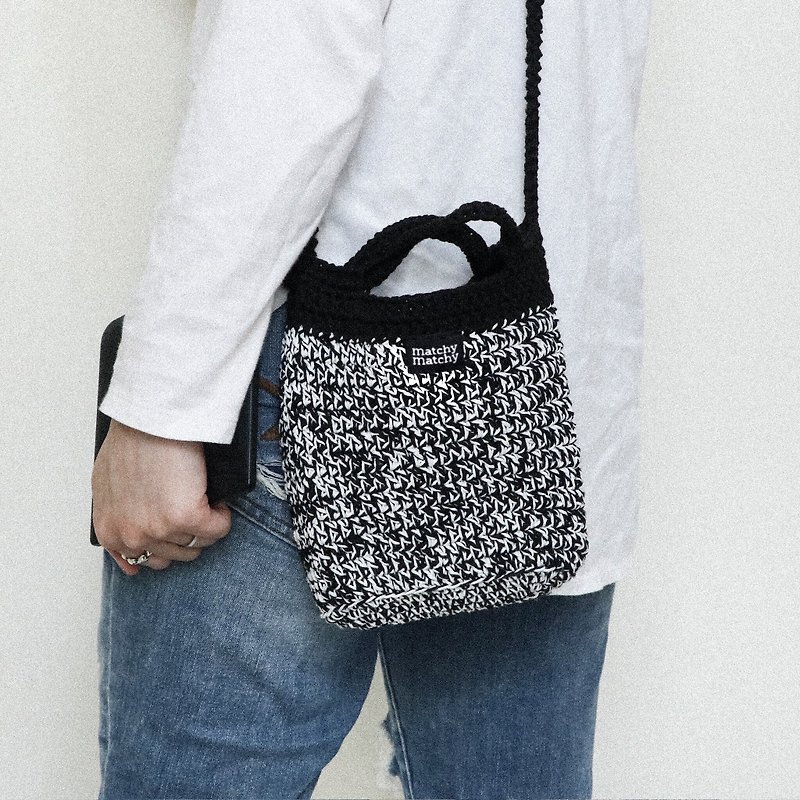 black and white mixed color mini tote bag - กระเป๋าแมสเซนเจอร์ - ผ้าฝ้าย/ผ้าลินิน สีดำ