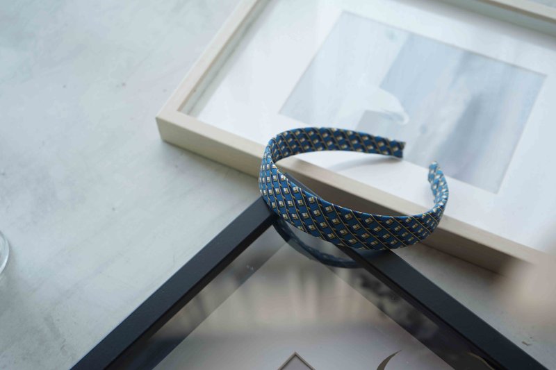 Antique tie transformed into handmade hairband-Hermès geometric print-blue-narrow version - Headbands - Silk Blue