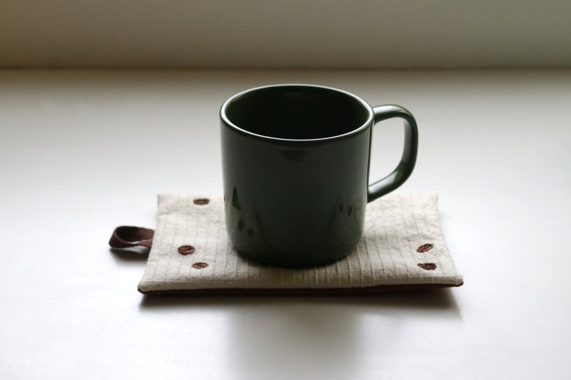 刺繡杯墊 / 手繪風格咖啡豆 - 杯墊 - 棉．麻 白色