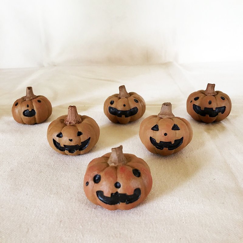 Hand made pumpkin ghost ornaments - ของวางตกแต่ง - ดินเผา 