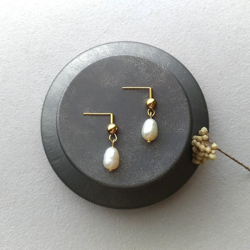 e062-儷人-黃銅珍珠 針式夾式 耳環 - 耳環/耳夾 - 其他金屬 白色
