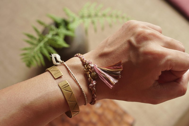 西域行旅 流浪者手繩 ─【海市蜃樓 ‧ 樓蘭 LOU LAN】 - 手鍊/手環 - 繡線 卡其色