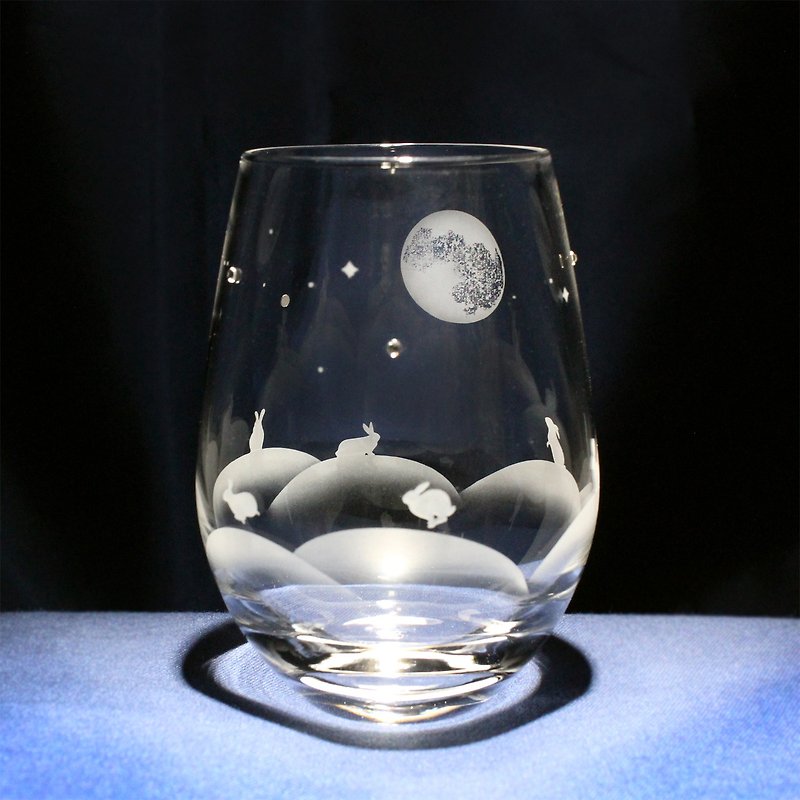 [Rabbits on a fun moonlit night] Tumbler glass with a rabbit motif (optional) - แก้ว - แก้ว สีใส