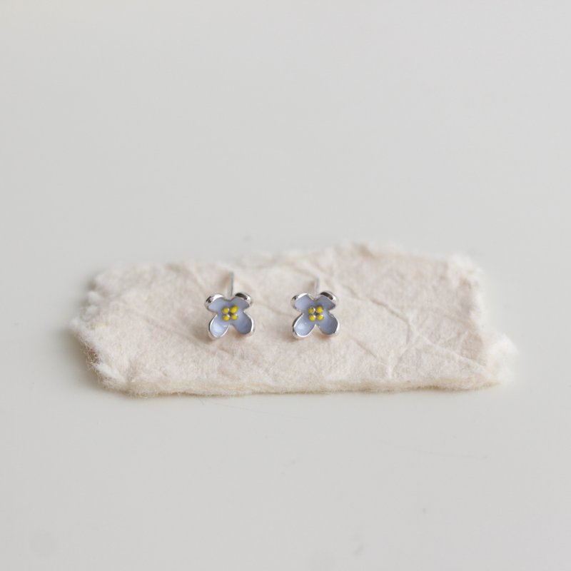 【日常點綴】 藍色迷你花朵999純銀養耳洞耳釘 - 耳環/耳夾/耳骨夾 - 純銀 藍色