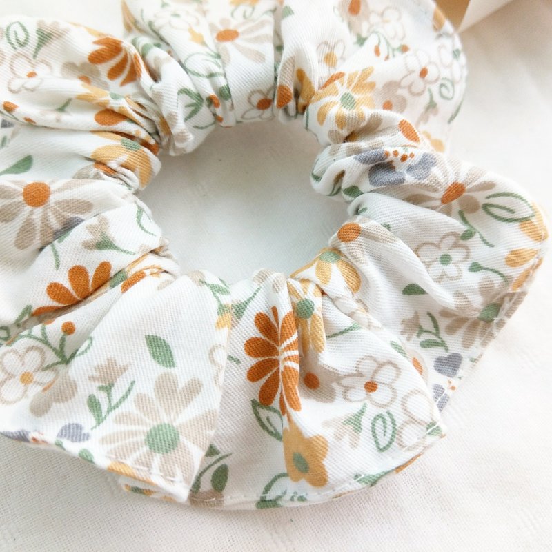 秋日小雛菊。手工甜甜圈髮束 大腸圈 - 髮夾/髮圈 - 棉．麻 橘色