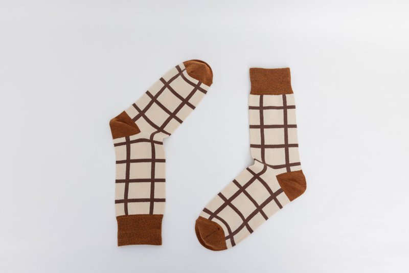 Windowpane Square Pattern Gentleman Socks Caramel White - ถุงเท้า - ผ้าฝ้าย/ผ้าลินิน สีกากี