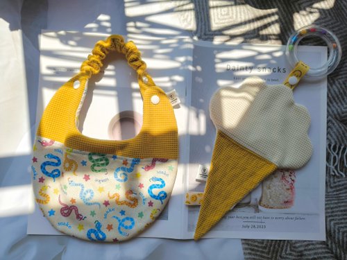 津Handmade 津Handmade 彌月禮盒/蛇寶寶2件組/圍兜/冰淇淋安撫巾