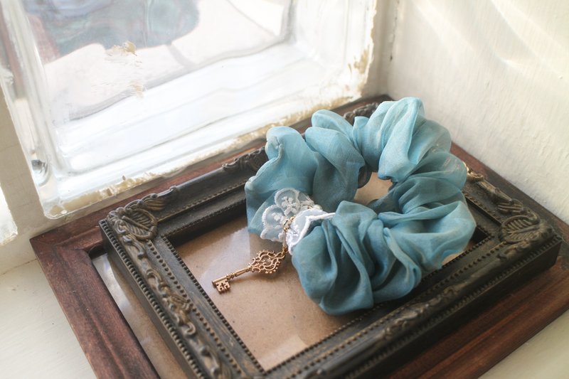 Magic Door - Magic Blue Kingdom | Handmade [Scrunchie] - Christmas Gift - เครื่องประดับผม - เส้นใยสังเคราะห์ สีน้ำเงิน