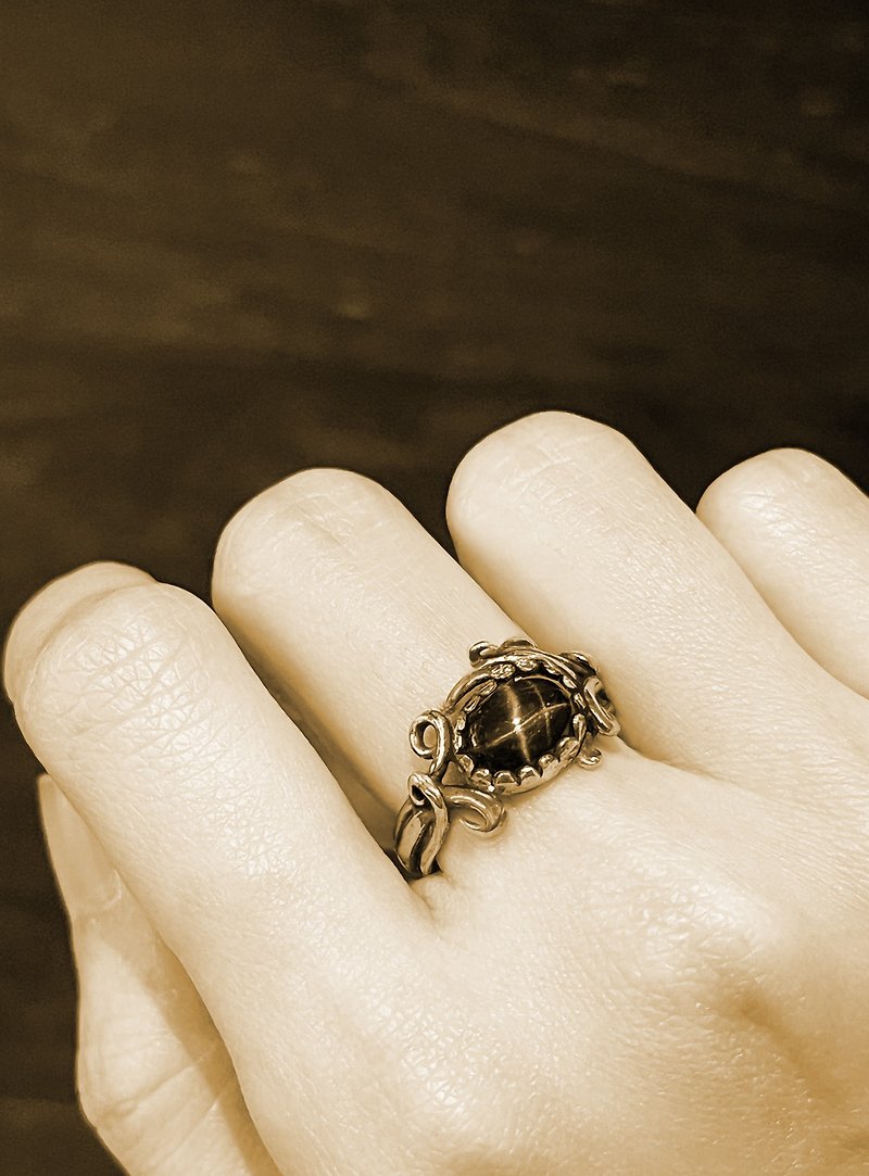 Black Star Stone Classical Vine Ring - แหวนทั่วไป - โลหะ สีเงิน