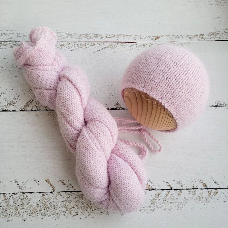 Pink Lilac Fluffy Newborn Hat with Wrap, Knitted Photo Props - 嬰兒手鍊/飾品 - 羊毛 粉紅色