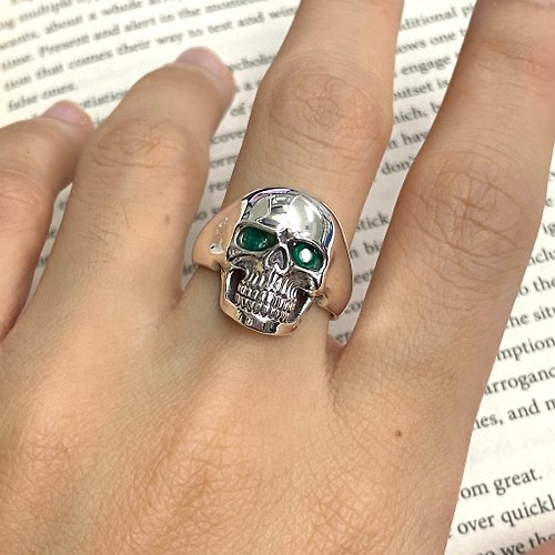 alisadesigns Large Victorian Gothic Style Skull Ring with Emerald Stone 925 Sterling Silver