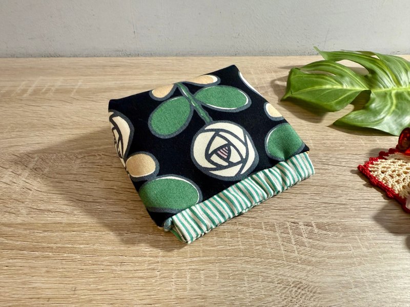 【In Stock】Twilight Forest Roses Series / Verdant Whispers 12cm Handmade Frame Pouch - กระเป๋าเครื่องสำอาง - ผ้าฝ้าย/ผ้าลินิน 