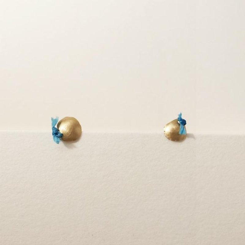 18K Gold Stud Earrings (S) Blue Left and Right Pair Ladies Minimalist - Earrings & Clip-ons - Precious Metals Gold