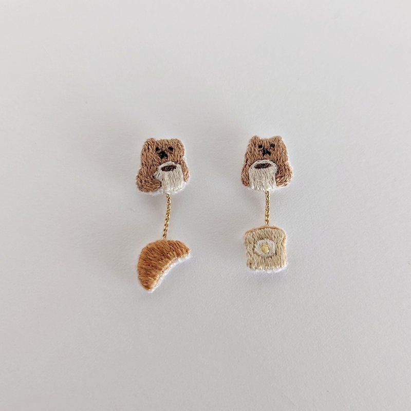 Breakfast is a bread-style bear Embroidered pierced earrings/ Clip-On - Earrings & Clip-ons - Thread Brown