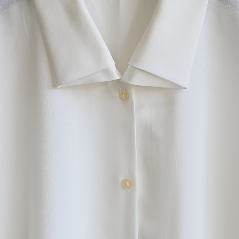 【蛋植物古著】反摺領型短袖古著襯衫 - 女襯衫 - 其他人造纖維 白色