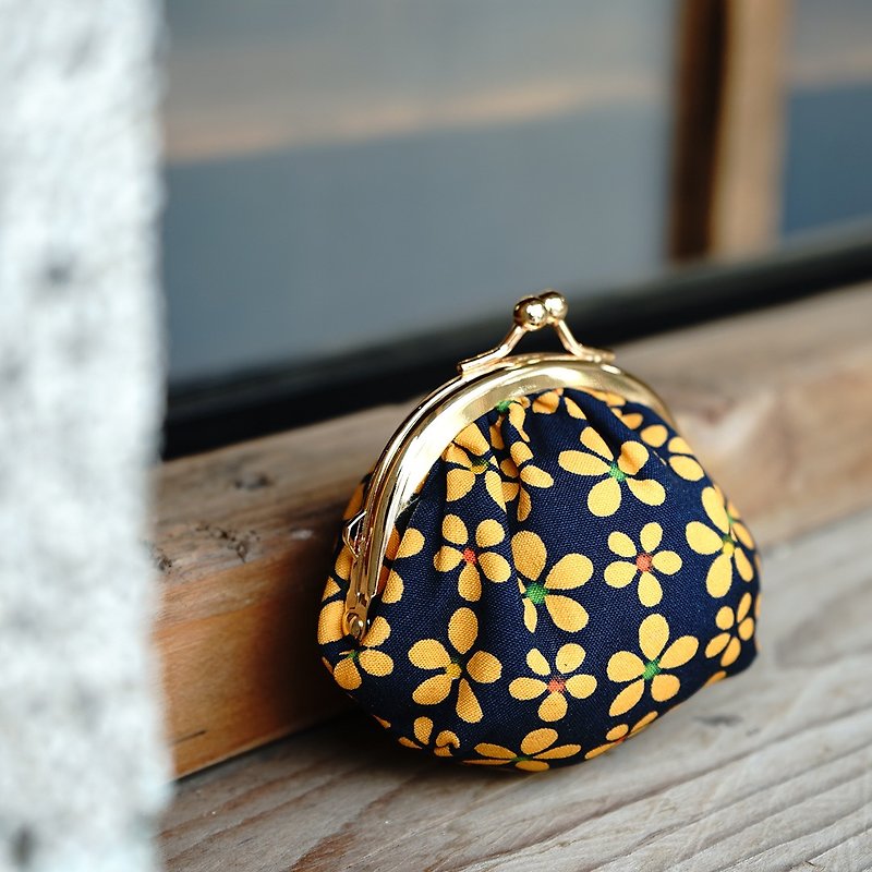 Coin purse|Kyoto Nai design traditional kimono small meat bag| Kiss lock bag - Coin Purses - Cotton & Hemp 
