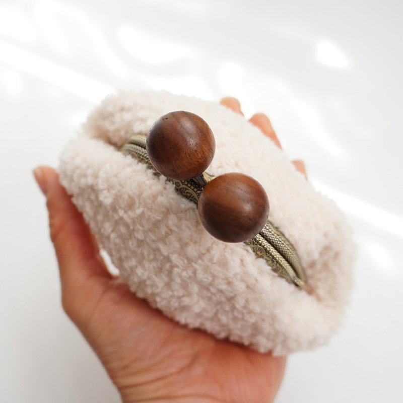 Ba-ba handmade Crochet pouch No.C1544 - 化妝包/收納袋 - 其他材質 白色