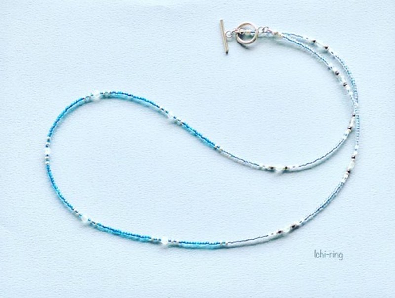 Small aquamarine and two-tone blue bead necklace [can be changed to glasses strap] - สร้อยคอยาว - เครื่องเพชรพลอย สีน้ำเงิน