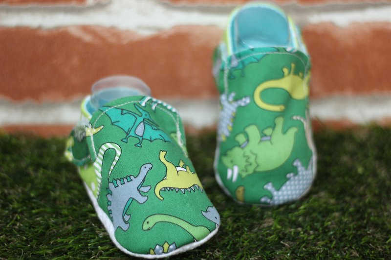 Boy love dinosaur <green> school shoes - รองเท้าเด็ก - ผ้าฝ้าย/ผ้าลินิน สีเขียว