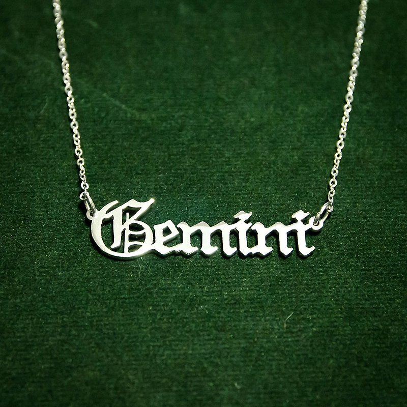 Custom name necklace with Old English font stlye - 項鍊 - 銅/黃銅 銀色
