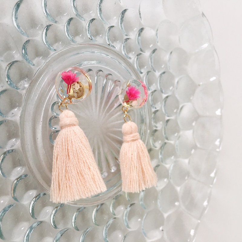Swing earrings of babys breath and tassels pierces - ピアス・イヤリング - その他の素材 ピンク