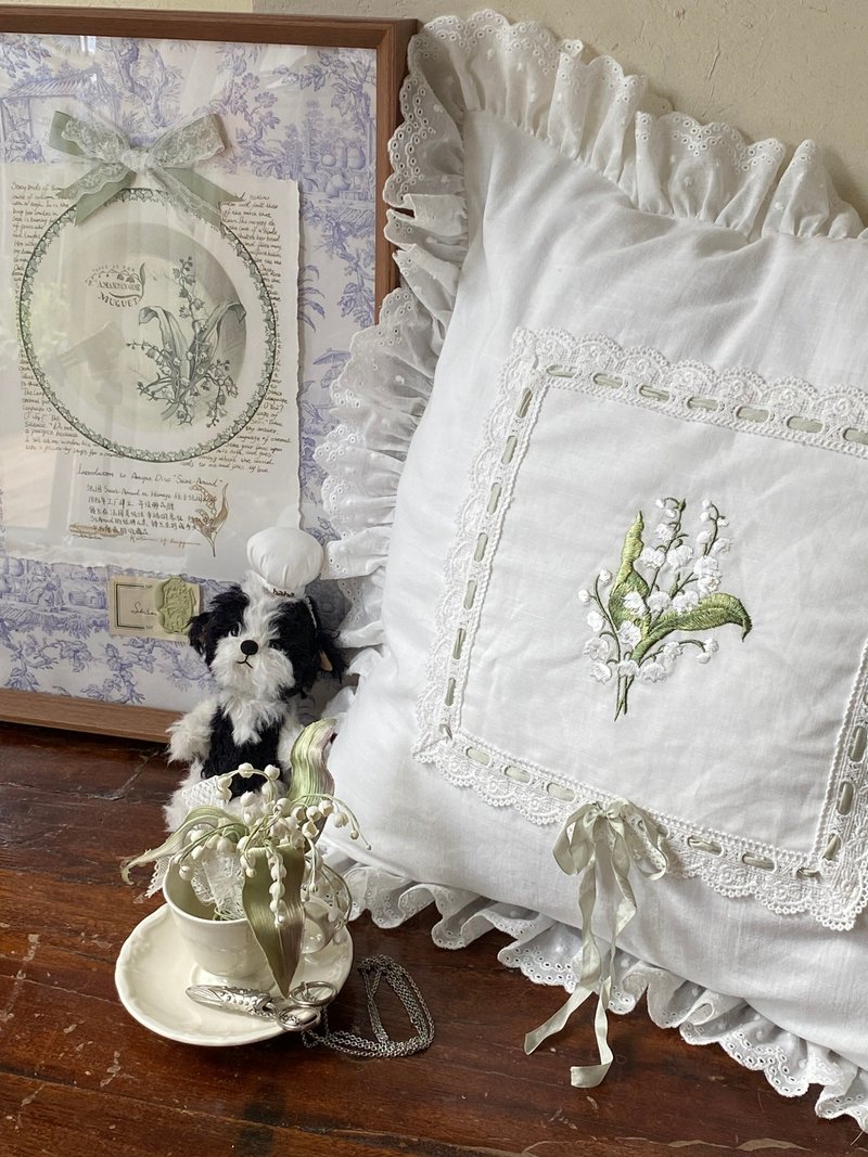 Hand-embroidered bell orchid flower pillow - หมอน - ผ้าฝ้าย/ผ้าลินิน ขาว