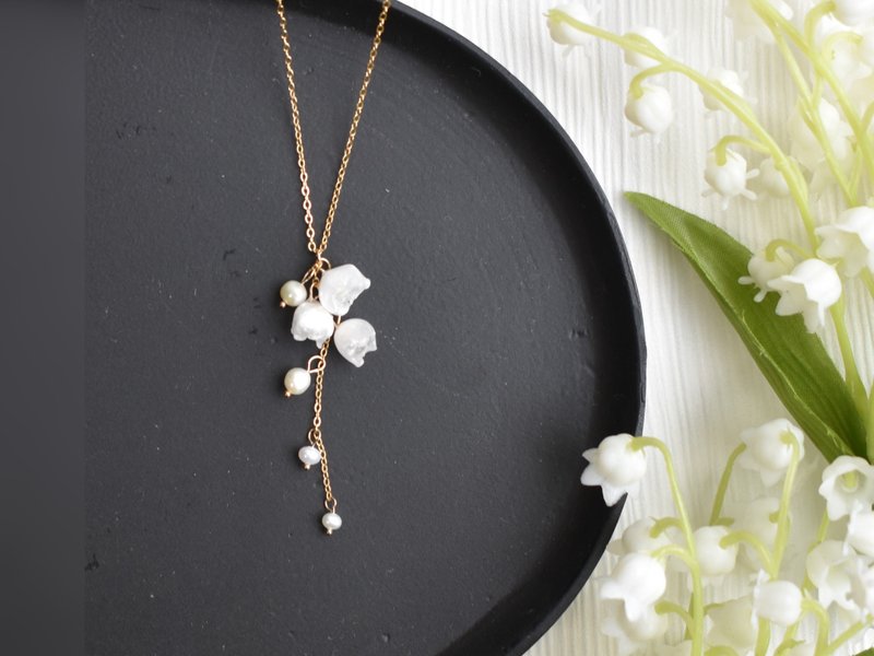 真鈴蘭 × 淡水珍珠 項鍊 - 項鍊 - 其他材質 白色
