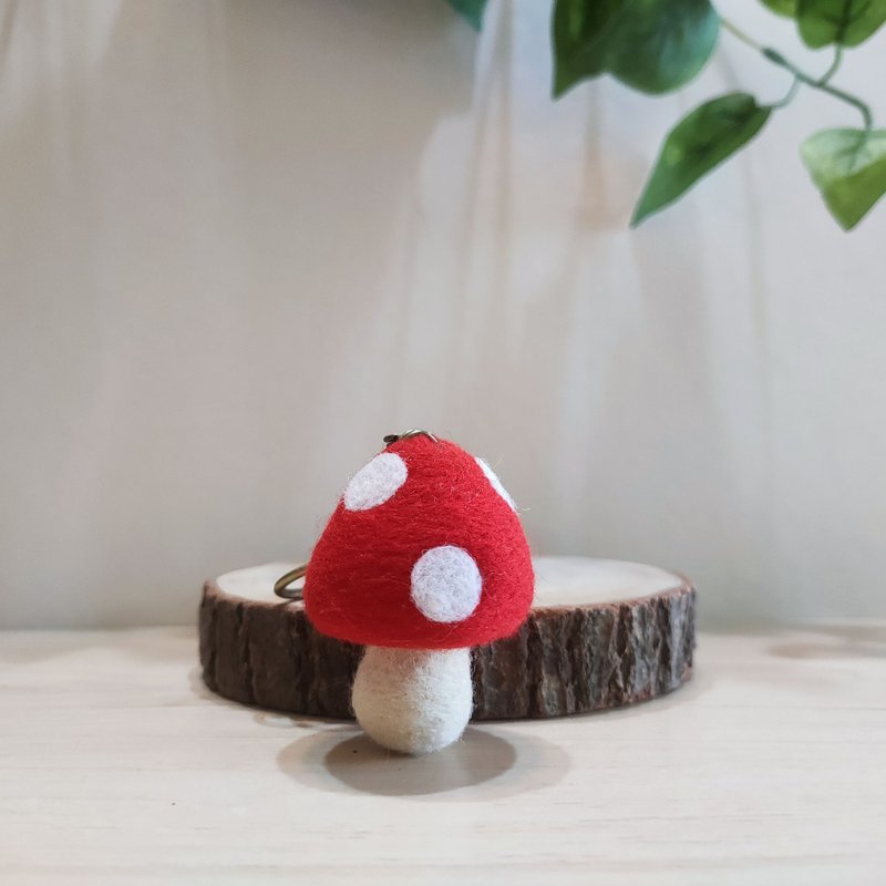 [Handmade Wool Felt] Forest Mushroom Pendant Keychain - ที่ห้อยกุญแจ - ขนแกะ สีแดง