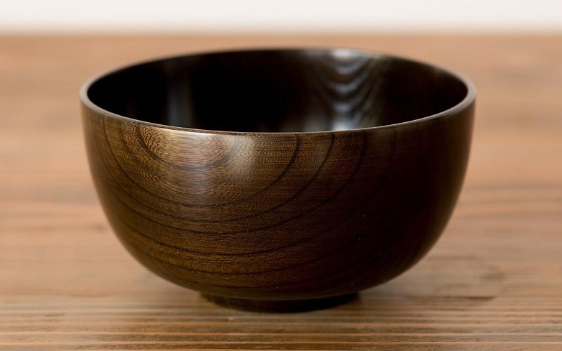 Lathe-turned Zelkova bowl with black lacquer - Bowls - Wood Black
