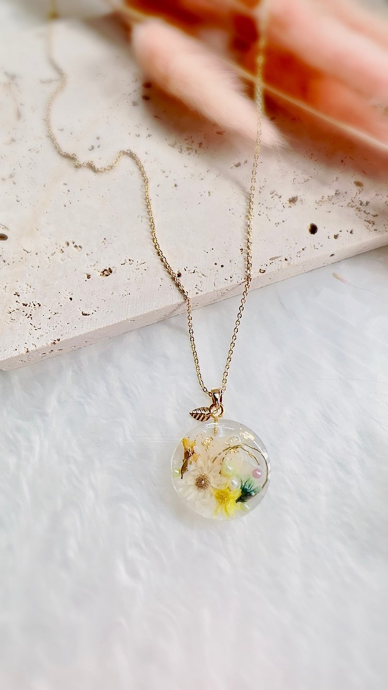 Pressed Flower Botanical Resin Gold Necklaces | 14K Gold - 項鍊 - 樹脂 