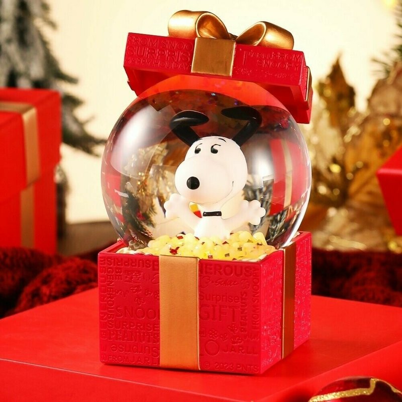 Snoopy Snoopy Happy Surprise (Color) Crystal Ball Ornament Birthday Christmas Exchange Gift Light - ของวางตกแต่ง - แก้ว 