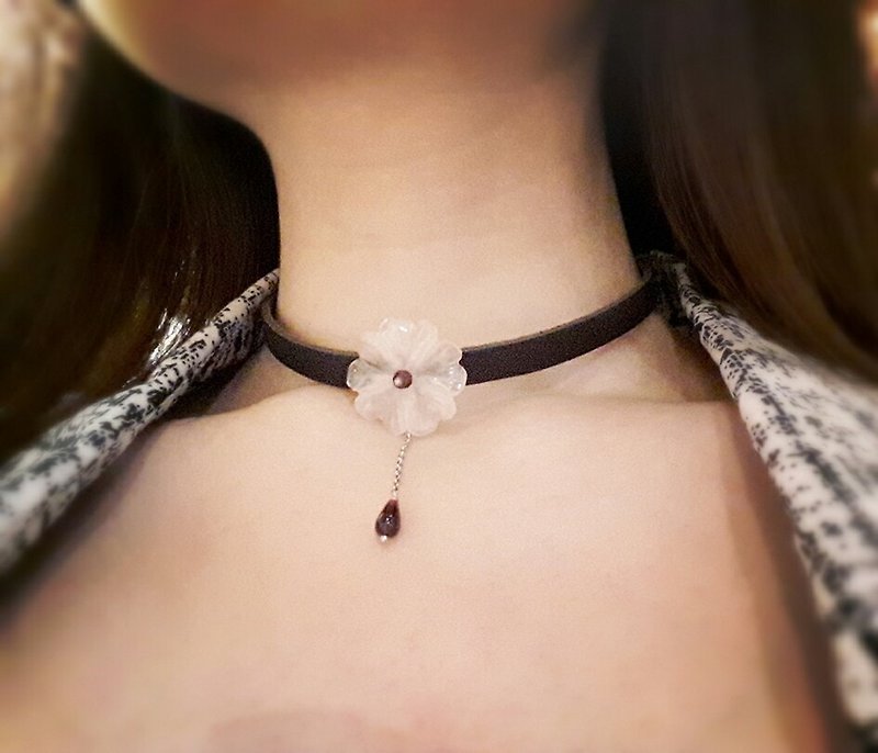 ◎ petal rose quartz necklace Stone red leather necklace * - Necklaces - Genuine Leather Black