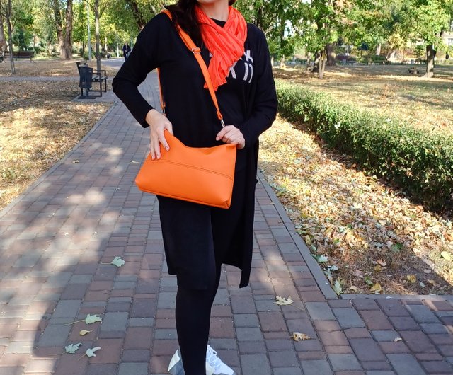 【LYN】Lesly M クロスボディバッグ オレンジ Lesly Crossbody M Orange : ร้านลินออนไลน์อย่างเป็นทางการ