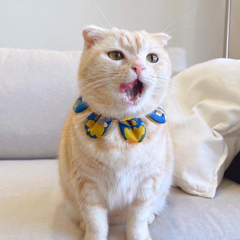 [Handmade by Cha's] Blue and yellow mini petals pet scarves pet clothing cats dogs pet collars - ปลอกคอ - ผ้าฝ้าย/ผ้าลินิน 