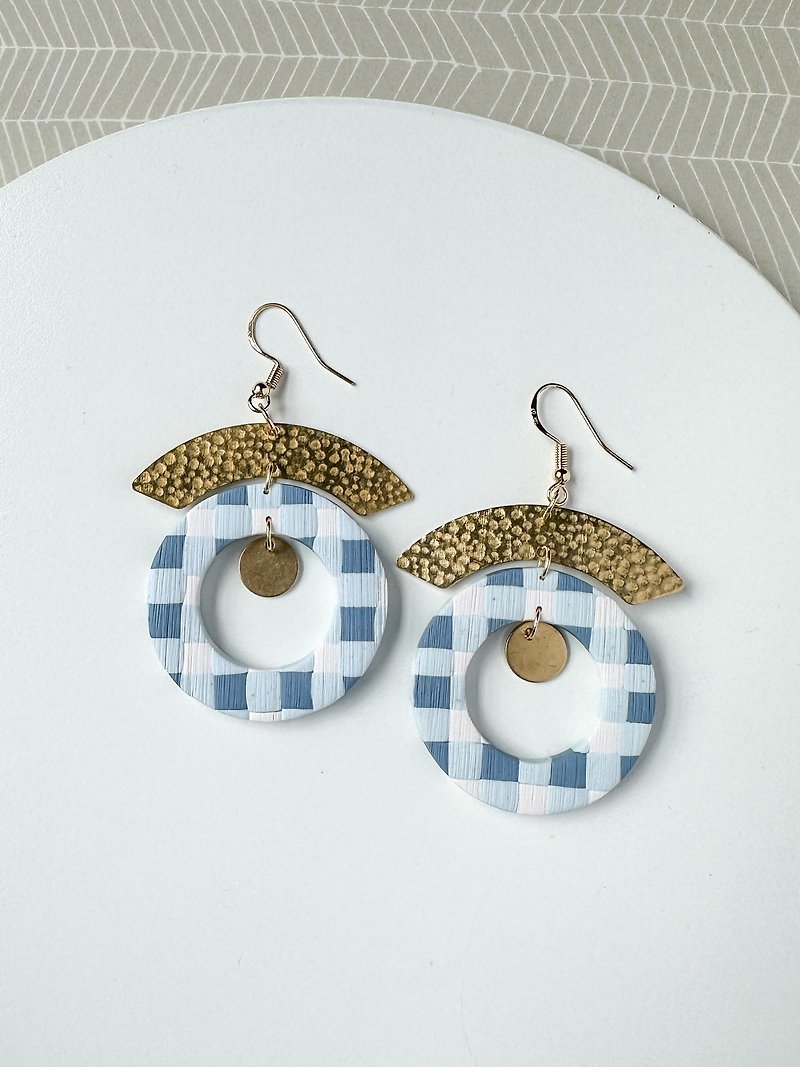 • Handcrafted Polymer Clay Earrings • Blue & White Large Circle Dangles - ต่างหู - ดินเผา สีน้ำเงิน