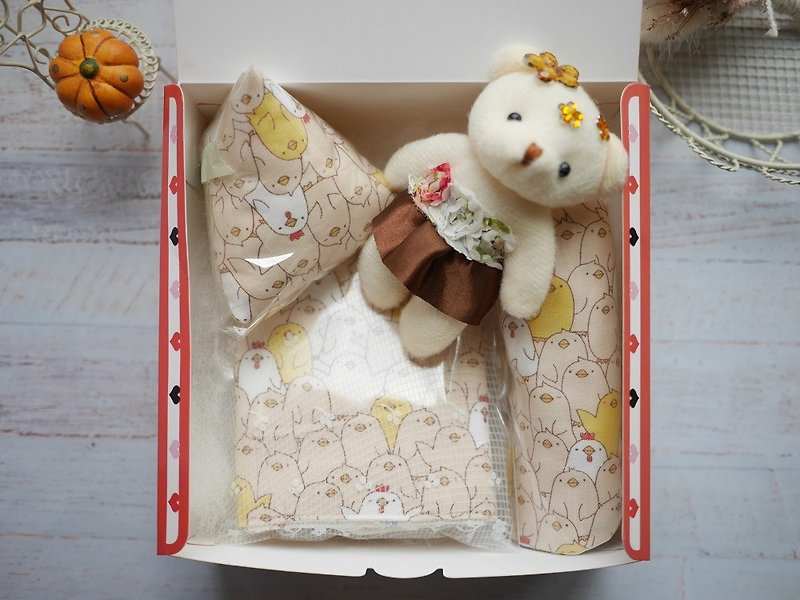 Chick Moon Gift Box Saliva Towel Handkerchief Triangle Toy Rattle (Spot) - ของขวัญวันครบรอบ - หนังแท้ 