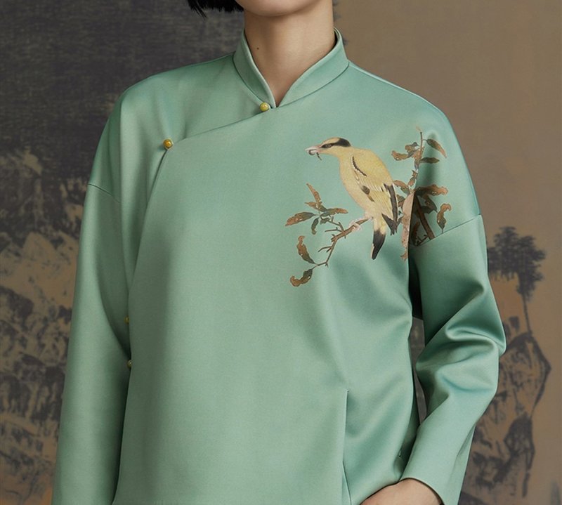 【卿喃】新中式復古 花鳥印花/立領改良唐裝 - 女上衣/長袖上衣 - 其他材質 綠色