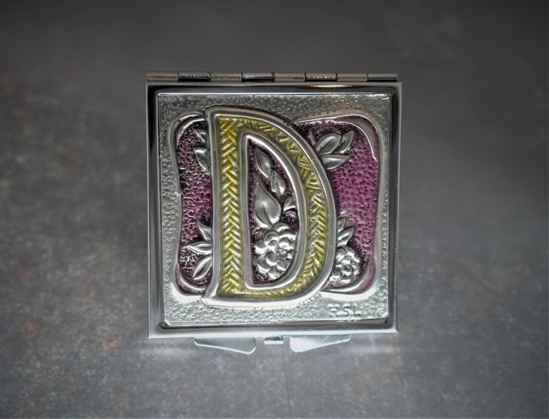 錫雕 個人專屬字母  頭文字D隨身鏡  隨時整理儀容的好幫 - 名片夾/名片盒 - 其他材質 銀色