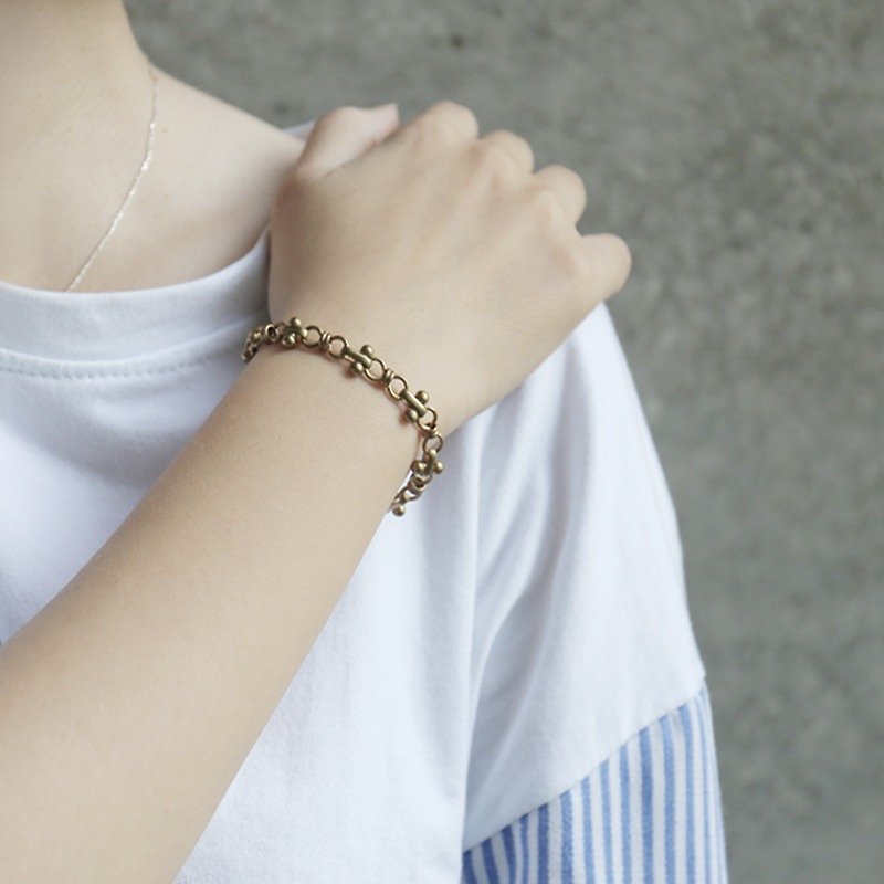 Twisted roll :: Stone Bronze bracelet - retro fashion / exchange gifts / birthday gift / gift bracelet bracelet custom design - Bracelets - Other Materials Gold