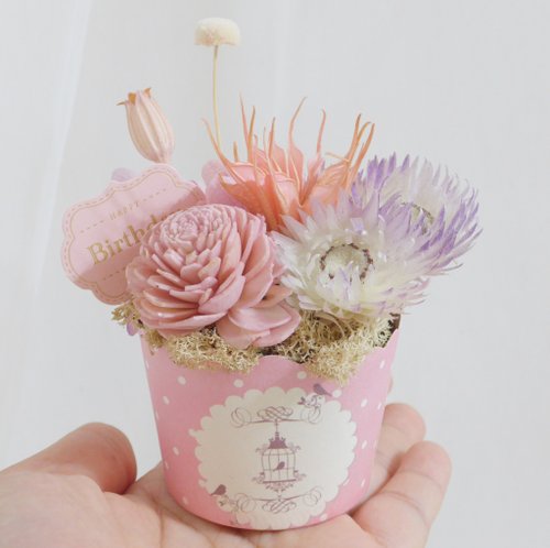 Kinki 手作Studio 莓果蛋糕花 結婚捧花永生乾燥花畢業謝師禮物生日畢業禮物
