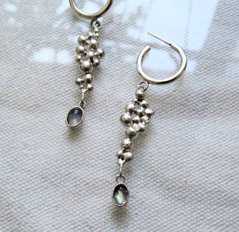 Moonstone and Silver Moonstone Sterling Silver Earrings - ต่างหู - เครื่องเพชรพลอย สีเงิน