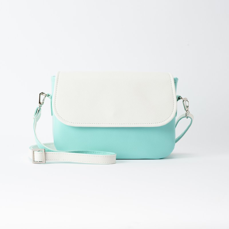 Rounded Side Backpack White X Tiffany Blue - กระเป๋าแมสเซนเจอร์ - หนังเทียม สีน้ำเงิน